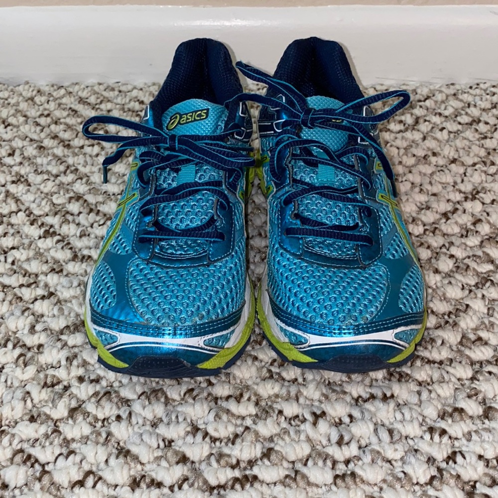 Running shoes - ASICS